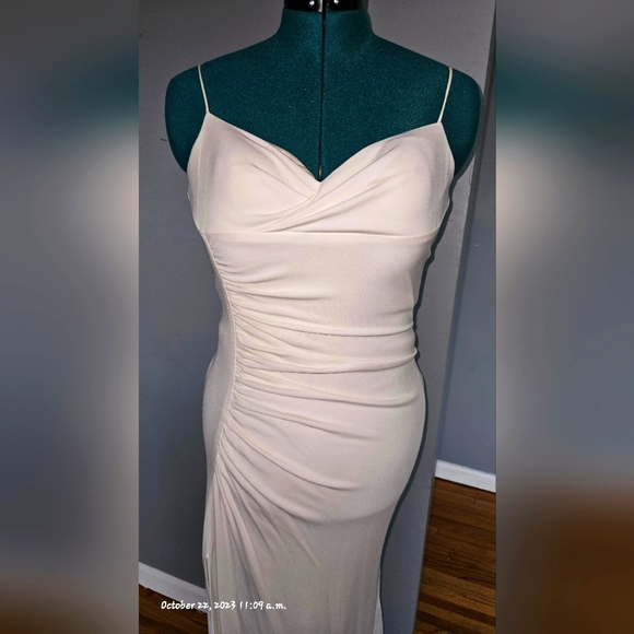 Wedding dress - Picture 6 of 8